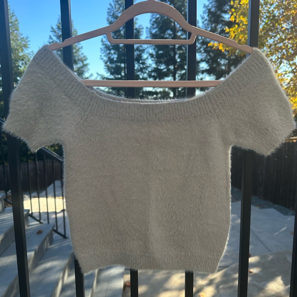 Kylie and Kendall light grey crop top pacsun y2k
